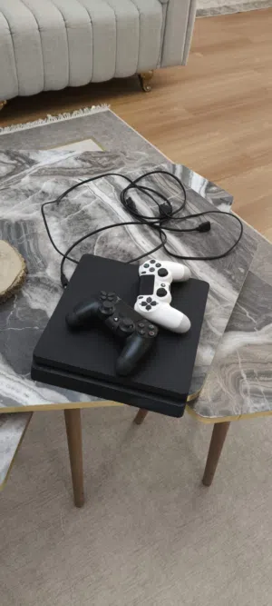 للبيع ps 4 سلم