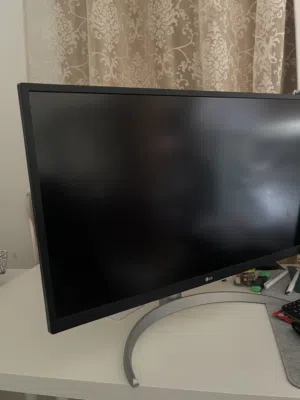 شاشة LG 4K 27 inch 60 HZ