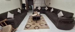 كورنر تفصيل خشب سويد مع طاولات 1كبيرة و4 صغار