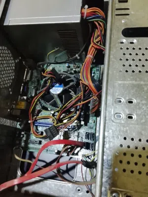 كمبيوتر i7 هارد 160 عادي . عليه 8+8 رام
