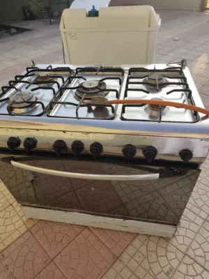 فرن كبير 5عيون  اضافه الي الفرد الداخلي شغال وأمور طيبه السعر 30ريال عماني