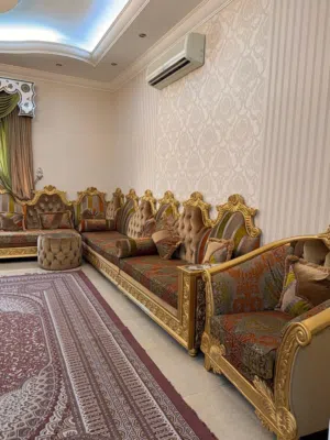 جلسة عربية للبيع مع الستارة