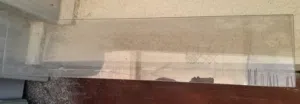 رفوف زجاج بحالة الوكالة وشبك عرض حديد وحمالات