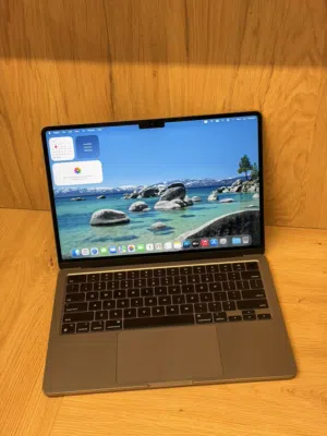 MacBook Air 2024. M3-Chip. 16 RAM. 256 SSD. 13.6-inch