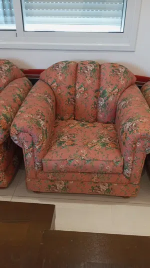 طقم كنب مستعمل بس نظيف بزبط لقعده واسعه