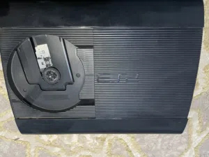 بلاستيشن 3  500جيجا معاه زوز ايدين تحكم استعمال نضيف معاه باقه ألعاب ومكاتب