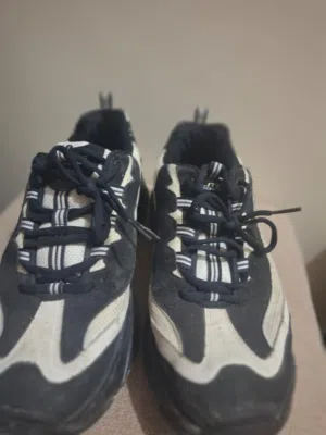 Casual Shoes . Skechers . 45 . Used1