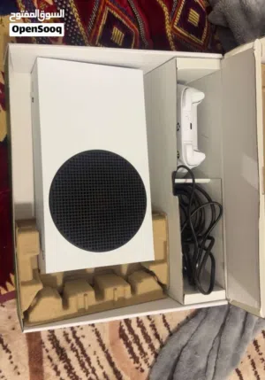 للبيع اكس بوكس استعمال خفيف معا كرتونته وكل اغراضه