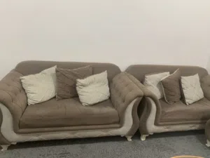 كنبات وطاولة اكل