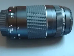عدسه كانون 75-300 للبيع