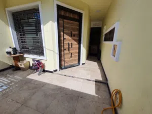 بيت حديث جاهز للسكن بسعر مناسب