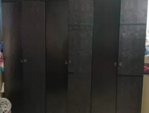 خزانة لون بني محروق للبيع