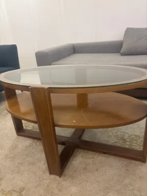 طاولة مستعملة