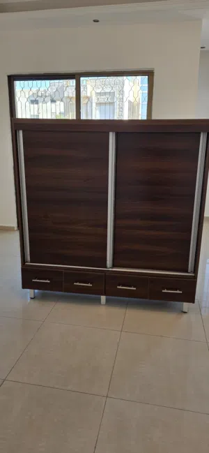 خزانة احذية حجم كبير مستعملة بحالة ممتازة