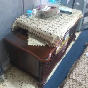 بيع لضرورة طاولة شاشة مرتبة 25 سجادة تركي لكبيرة ب 25 سجادة الاصغر 18تركي ثقال كلهم بحالة جيدة