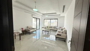 شقة مميزة للبيع طابق ثاني 236م في موقع مميز في أم أذينة / ref 9888