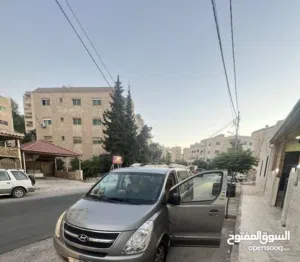 فان باص توصيل 8 ركاب  الا جميع المناطق والرحل والمطار خدمة24 ساعة فان توصيل بضائع بأفضل الأسعار