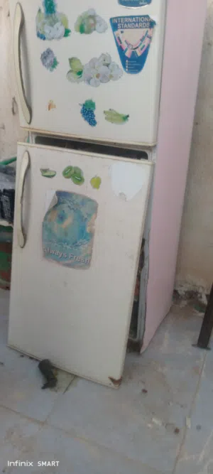 السلام عليكم ثلاجة لل بيع راسلني عل خاص وتدلل