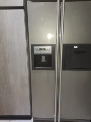 ثلاجة كبيره للبيع