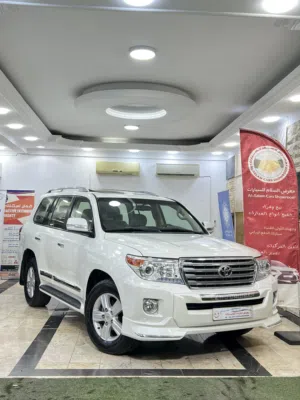Used Toyota Land Cruiser in Muscat
