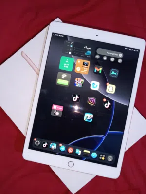 ايباد iPad 7 ذاكرة 128GB نظيف مع الكارتون الأصلي ما مبدل بيه اي قطعة