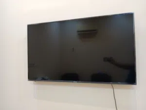 Hisense Smart LED 55 inches full high quality YouTube Netflix app working  with remote wall bracket