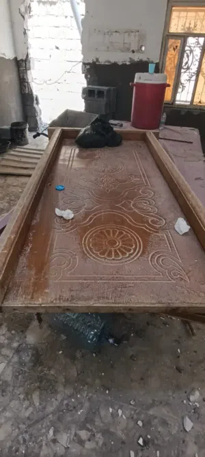 باب خشم عريض جدا قوي شوفت العين
