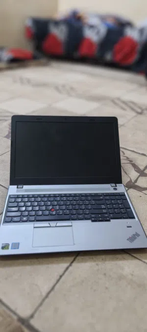 سلام عليكم ( لابتوب للبيع مستخدم نضيف جدا كامل مواصفات مع شاحن ذاكره 256  يحتوي عل كرت خارجي 4 كيكه)