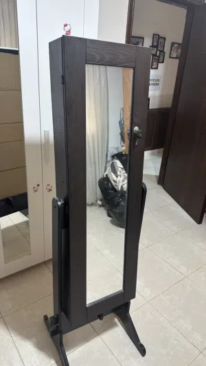 خرانه زان ثقيله مرايه