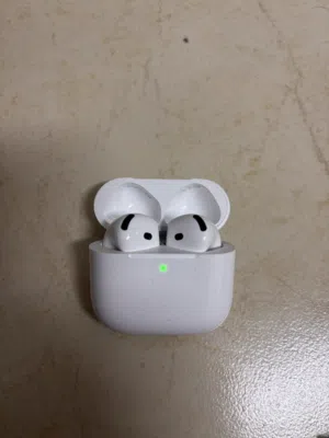 Apple AirPods 4 ANC للبيع