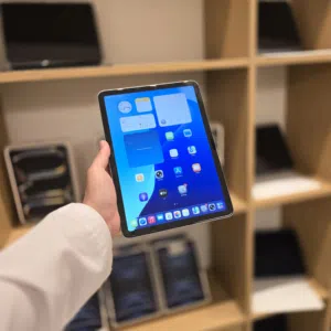 iPad Air M3 11-inch 1TB - Battry 100%