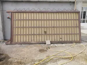 ابواب خارجية مستعملة للبيع
