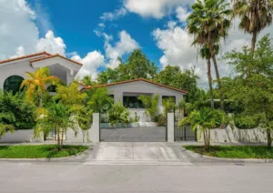 1000 m2 More than 6 bedrooms Villa for Rent in Abu Dhabi Khalifa City