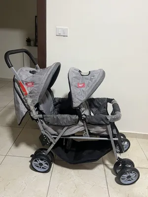 عربية أطفال دبل (Double Stroller) للبيع بحالة وكالة ممتازه