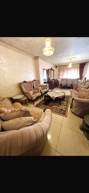 طقم كنب بحالة جيدة جدا للبيع
