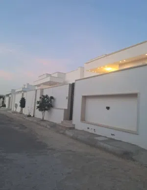 ثلاثة فيلات كبيرة للبيع الكحيلى عين زارة