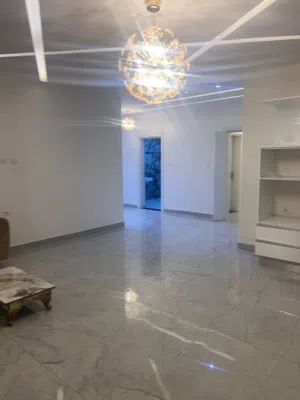 .     شقة للبيع في السدره حي النخيل 2 الدور الارضي تتكون من عدد 3 غرف 3حمامات مربوعة عدد 2 مطابخ وص