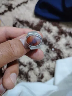 هذا الخاتم الموجود في الصورة حجر الجزع والمحبس الاخير عقيق قديم ومصور