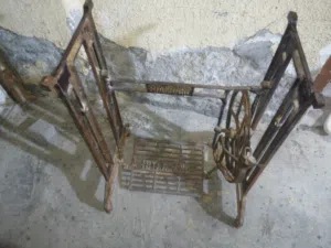 ميز مكينة شغال ما بيه شي