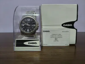 ساعة Casio Original موديل MTP-1314D-1AV بحالة جيدة، تعمل بكفاءة كاملة، وتأتي بالعلبة الأصلية.