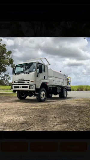قلاب وشحنها اسيزو جامبو 4×4 دبل حجم المكينيه 260 تربو شبه زيرو ممشهى 6.000كيلو فقط زيرو قلاب وشحنها