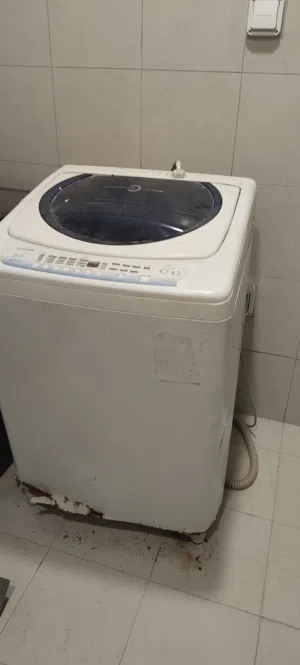 الغساله قديمه وخربانه وماتشتغل