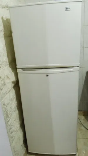 ثلاجة LG بحالة جيدة