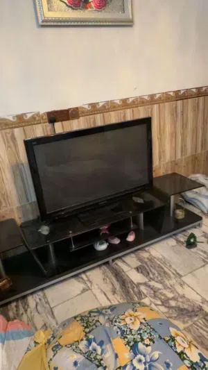 ميز تلفزيون لايوجد به عيوب نهائياً