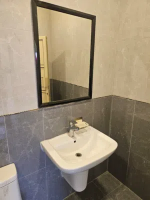 مناظر حمام شبه جدد بحالة ممتازة جدا  سعر الواحدة 7