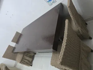 طاولة طعام مع الكراسي. Dining table with chairs.