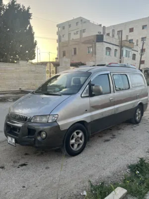باص هوانداي ستارك اكس موديل 2000 للبيع يوجد معاه كامل الاضافت من الاجنحه ومواسير