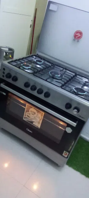 طباخة ممتازة كليكون خمس عيون كلهم شغالين والفرن كبيرة شغالة مسقط السيب