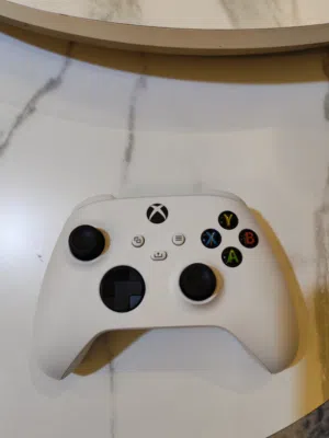 يد اكسبوكس أصلي مع بطاريتها الأصلية