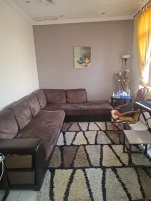 L-Shaped Solid Wood Sofa - نبة زاوية (L-Shape) خشب صلب